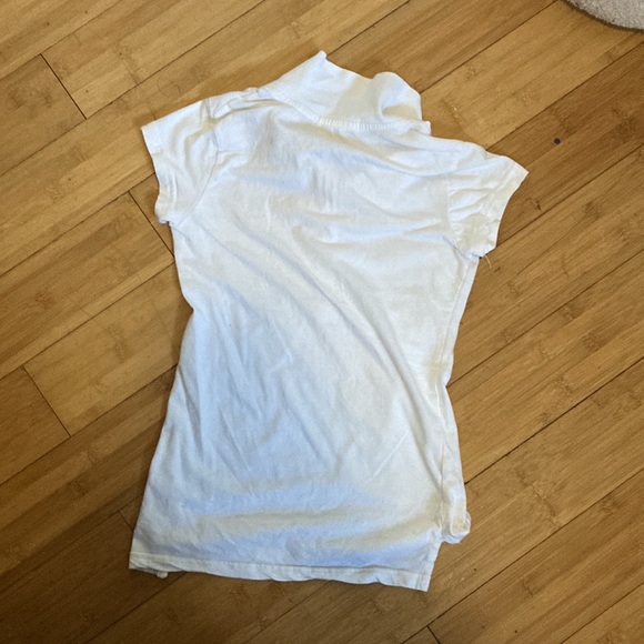 Small button down top comfortable, stylish top for summer enjoy 🤍 - Picture 2 of 4